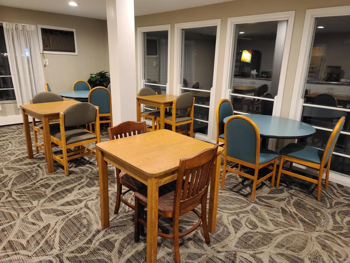 Hampton Village Inn エクステリア 写真