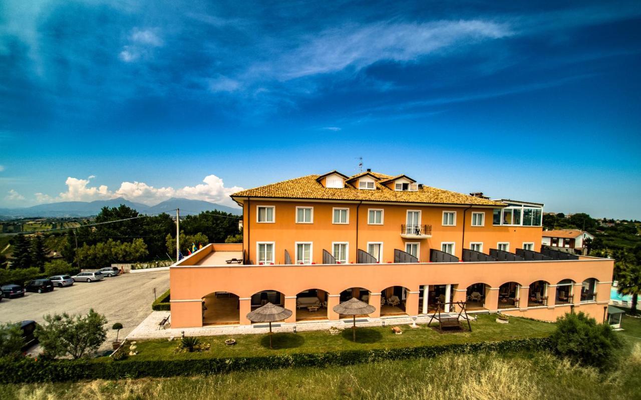 Villa Susanna Degli Ulivi - Resort & Spa コロンネッラ エクステリア 写真