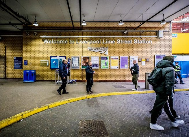 Lime Street Train Station photo