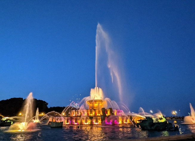 Buckingham Memorial Fountain photo