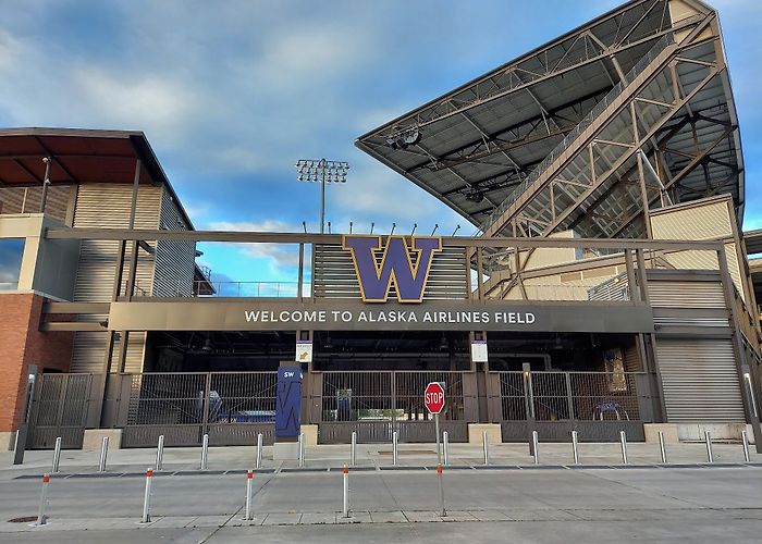Alaska Airlines Arena at Hec Edmundson Pavilion photo