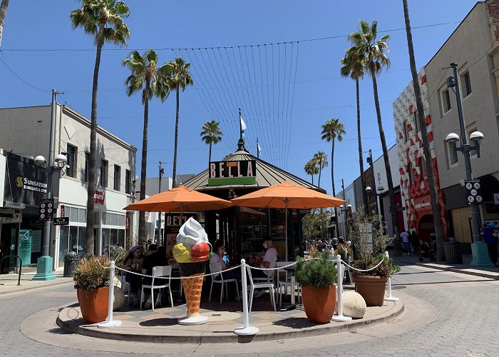 Third Street Promenade photo