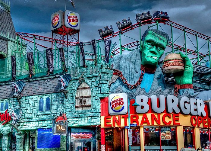 Screamers House Of Horrors Exploring the Best Haunted Attractions on Clifton Hill, Niagara ... photo