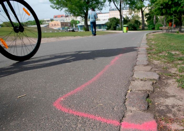 Gorlitzer Park Berlin park creates 'pink zone' spaces for drug dealers to carry ... photo