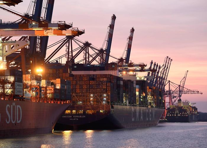 Traditional ship´s harbour Sea change: Global freight sails out of the digital dark ages ... photo