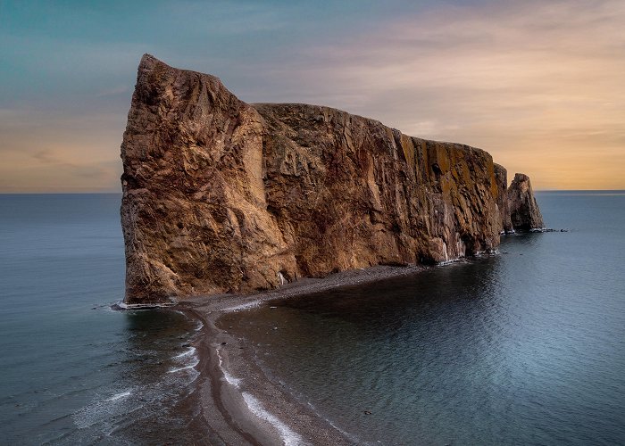 Perce Rock Rocher Percé, Québec, Canada [OC] [6002x3751] : r/EarthPorn photo