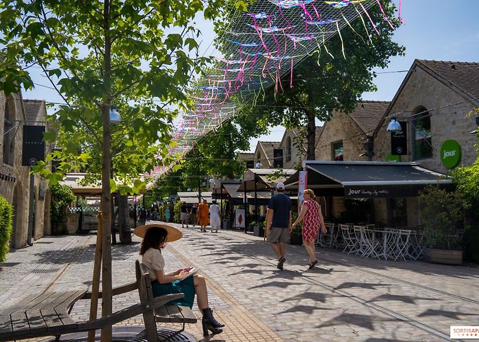 Bercy Village A sky of kites in Bercy Village is up - Sortiraparis.com photo