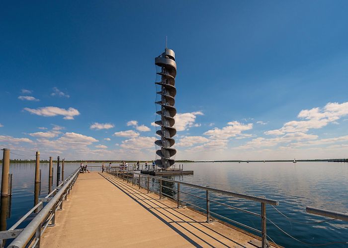Pegelturm & Seebrücke Pegelturm an der Goitzsche | Kohle Dampf Licht Seen photo