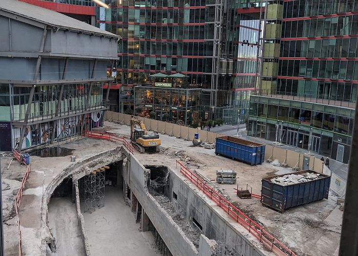 Potsdamer Platz Arkaden What was wrong with Sony centre fountain? : r/berlin photo