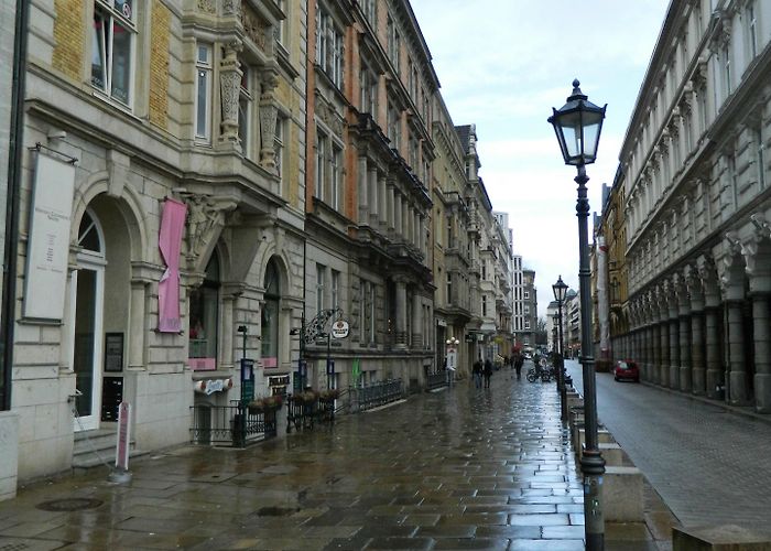 Colonnaden Jungfernstieg in Hamburg City Center | Expedia photo