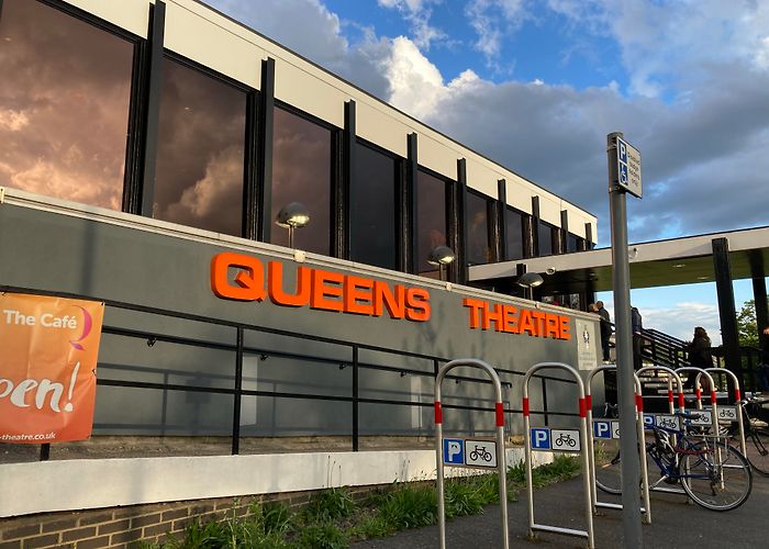 Queen's Theatre Hornchurch Neville's Island at Queen's Theatre, Hornchurch Review: A Comedy ... photo