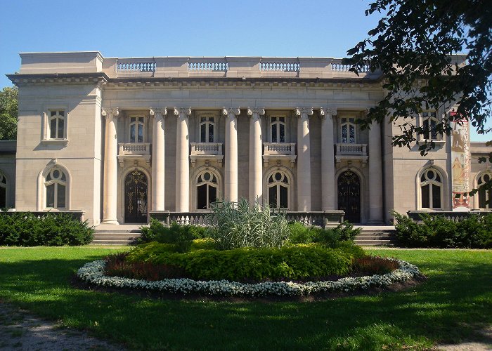 Chateau Dufresne Chateau Dufresne, Montreal, 1918. | Classical facade, Mansions ... photo