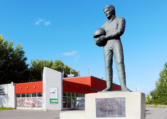 Musee Gilles Villeneuve 14. Gilles often came home - F1 Classic photo