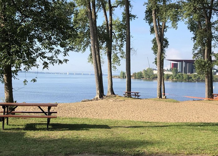 Parc de l'ile Saint-Quentin L'île Saint-Quentin propose du glamping cet été photo