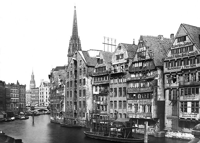 Cremon Hamburg. Fleet, Deichstrasse zwischen Cremon a. Kajen 1904 | QUT ... photo