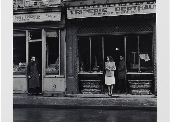Place du Marché Saint-Honoré ROBERT DOISNEAU (1912–1994), Place du Marché Saint-Honoré, 1945 ... photo