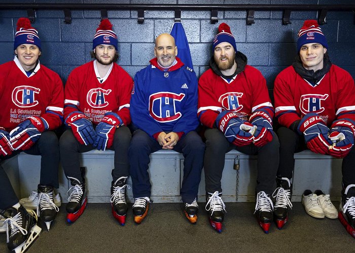 Universite du Quebec-Montreal Habs surprise kids at a BLEU BLANC BOUGE rink | Montréal Canadiens photo