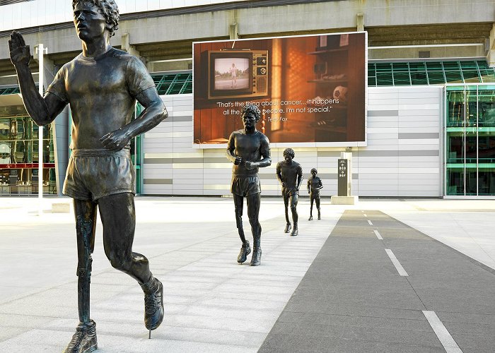 Terry Fox Statue Douglas Coupland, Terry Fox Memorial (article) | Khan Academy photo