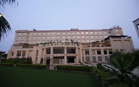 ホテル ラマダ ニムラナ Exterior photo