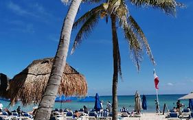 Pelicano Inn Playa Del Carmen - Beachfront Hotel プレヤデルカーメン Exterior photo