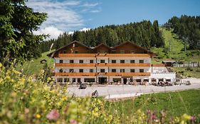 Laguscei Dolomites Mountain Hotel アラッバ Exterior photo