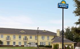 Days Inn & Suites By Wyndham Euless Dfw Airport South Exterior photo