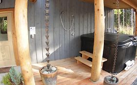 Black Bear Guesthouse トフィーノ Exterior photo