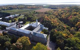 Auberge De L'Abbaye D'Oka Bed & Breakfast Exterior photo