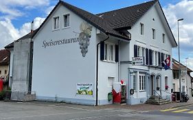 ホテル Speiserestaurant Traube Kuttigen Exterior photo