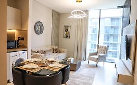 Stay Breathtaking Luxury 1 Bedroom Holiday Home Near To Burj Khalifaドバイ Exterior photo