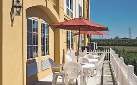 La Quinta Inn & Suites By Wyndham Lancaster ロンクス Exterior photo