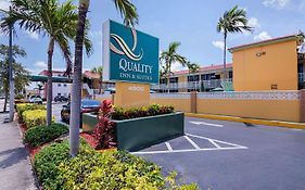 Quality Inn & Suites Airport - Cruise Port ハリウッド Exterior photo
