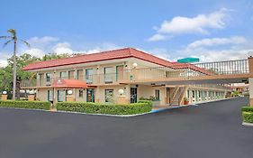 Days Inn By Wyndham Clearwater/Central クリアウォーター Exterior photo