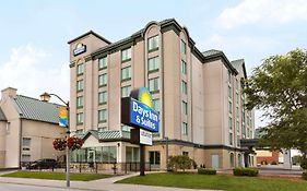 Days Inn & Suites By Wyndham Niagara Falls Centre St. By The Falls ナイアガラ・フォールズ Exterior photo