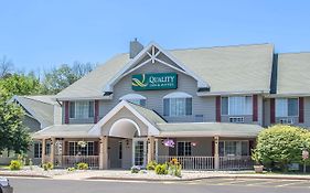 Quality Inn & Suites East Troy Exterior photo