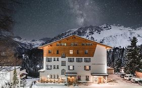 Hotel Alpensonne - Panoramazimmer & Restaurant アローザ Exterior photo