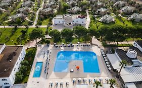 Dolmen Sport Resort ミネルヴィーノ・ディ・レッチェ Exterior photo