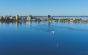 ホテル Doubletree By Hilton Perth Waterfront Exterior photo