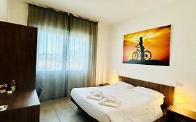 Hotel Bed & Bike チェゼーナ Exterior photo
