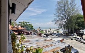 8 ブティック バイ ザ シー ホテル Tanjung Tokong Exterior photo