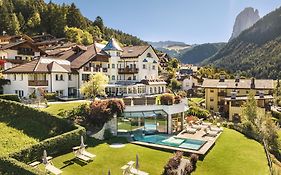 Alpenheim Charming & Spa Hotel オルティゼーイ Exterior photo