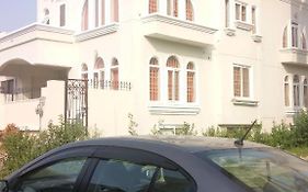 ホテル Royal Galaxy Bed & Breakfast Islamabad - For Families Only Exterior photo