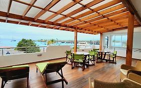 Galapagos Apartments - Bay View House プエルトアヨラ Exterior photo