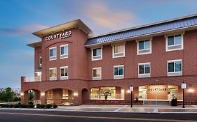 ホテル Courtyard By Marriott Atlanta Duluth Downtown Exterior photo