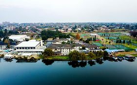 The Lakes Hotel & Conference Centre ベノニ Exterior photo