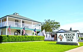 Peach Tree Inn & Suites フレデリックスバーグ Exterior photo