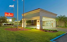 ホテル Ramada By Wyndham Waukegan/Great Lakes Exterior photo