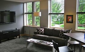 Suites At 118 - ブルーミントン Exterior photo