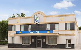 Days Inn By Wyndham Toronto East Beaches トロント Exterior photo