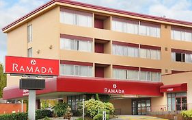 Ramada Hotel & Suites Metrotown Vancouver バーナビー Exterior photo